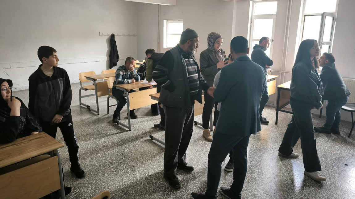2. Dönem Veli Öğretmen Görüşmesi Yapıldı
